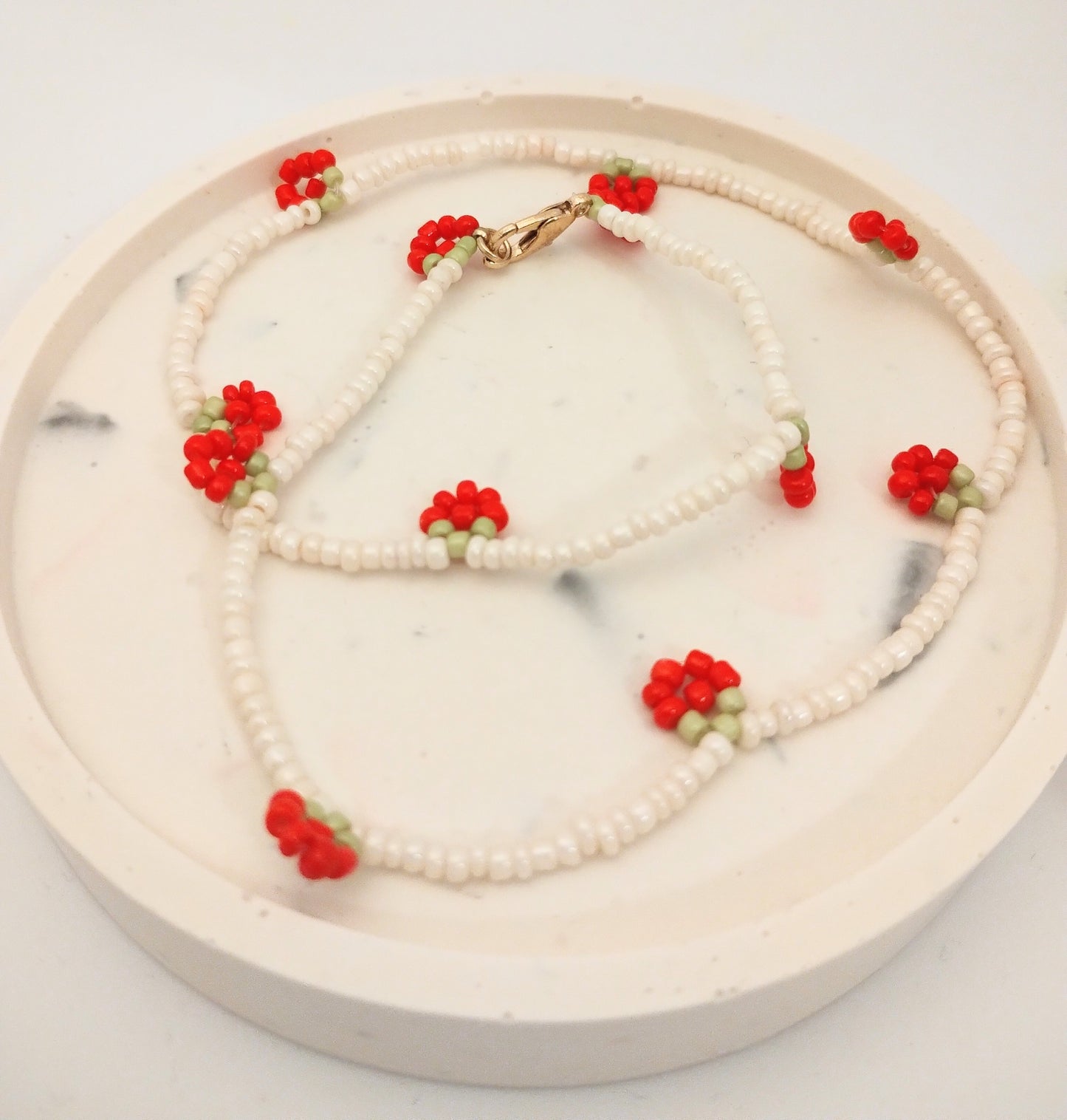 Perlehalskæde hvid/ rød jordbær